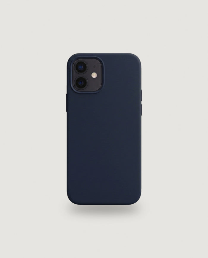 Sílikon hulstur | Dökkblátt (iPhone 16 Plus / Venjulegt)